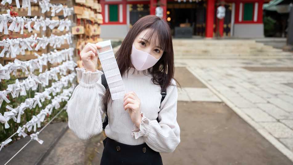 FC2-PPV-2926417 【無修正】シネマ画風！親の介護に疲れ果て情緒不安定に陥ってしまった自暴自棄の華奢な彼女・・・心の隙間につけ込んで密室に連れ込み生中出し！！