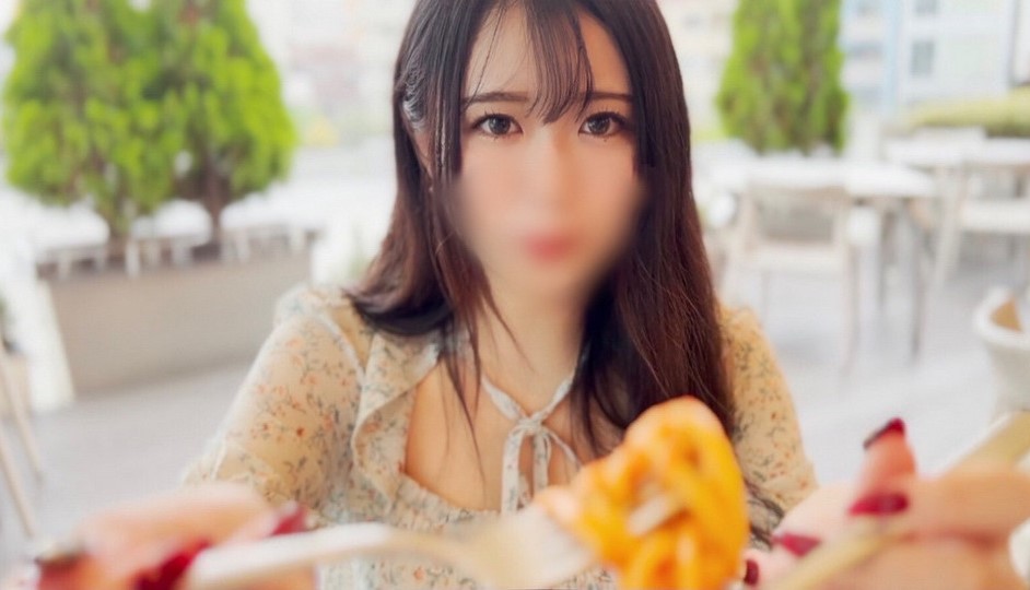 FC2-PPV-3098987 『圧倒的１０代！』『完全顔出し』アイドル級！清楚系透明感溢れる18歳初々しい現◯女子◯生とランチデート。なんと事前にHアポ♡Fcup色白美◯女に2度目の大量中出し